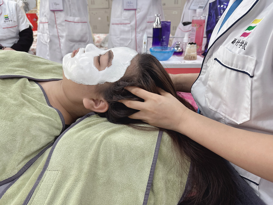 南寧美容實訓：敷膜的要點技巧