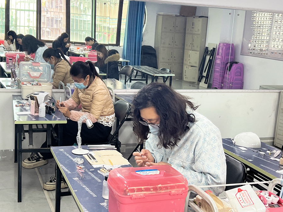 南寧美甲創(chuàng)業(yè)，歡迎到麗竹美甲學(xué)校