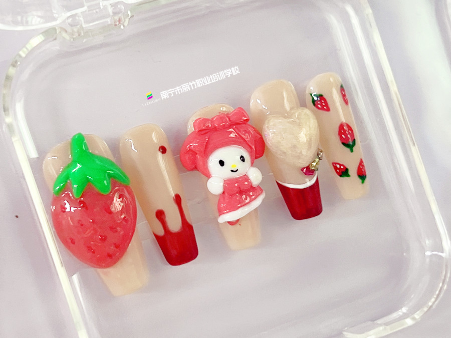 雕花卡通美甲，南寧美甲進(jìn)修培訓(xùn)作品