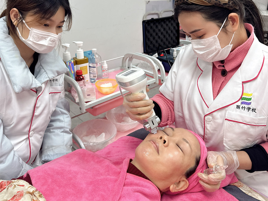 操作水光的步驟關(guān)鍵，南寧皮膚管理培訓(xùn)